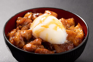 焼き鳥丼（温泉卵のせ）