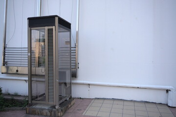ほとんど使われなくなった日本の電話ボックス