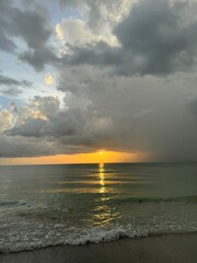 Obraz premium sunset beach cloudy