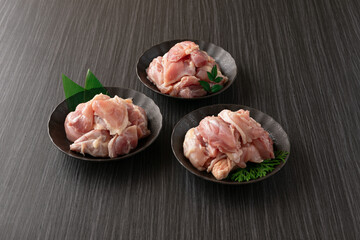 鶏肉　むね肉　生肉　小皿盛り　Chicken breast, raw meat, small plate
