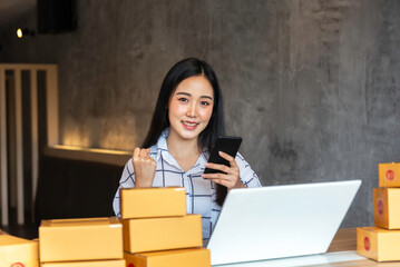 Fototapeta premium Entrepreneur small business working at home.start up small business concept.
