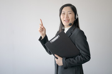 爽やかなヘッドセット女性