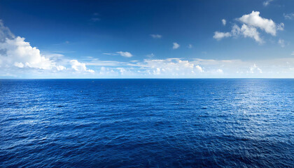Obraz premium 広い海。大海原。水平線と青空。The vast sea. The ocean. The horizon and the blue sky.