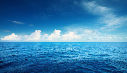 Fototapeta premium 広い海。大海原。水平線と青空。The vast sea. The ocean. The horizon and the blue sky.