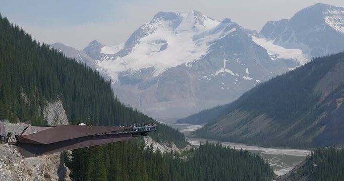 Canadian popular tourist attraction, sightseeing breathtaking Icefield Skywalk