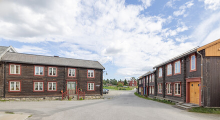 Obraz premium Walk in the streets of Røros, World Heritage city and old copper mining city