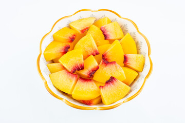 A plate of fresh yellow peach slices