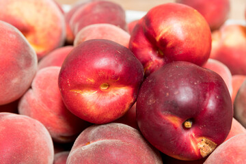 ripe and juicy nectarinesin the box