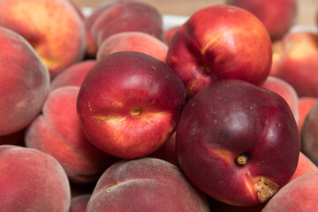 ripe and juicy nectarinesin the box