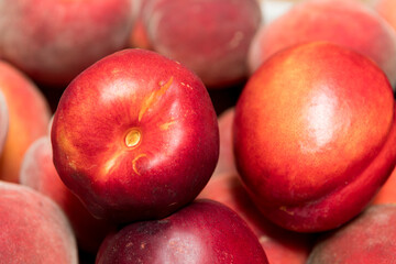 ripe and juicy nectarinesin the box