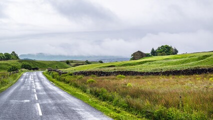 Obraz premium Farms in Yorkshire Dales National Park, North Yorkshire, England