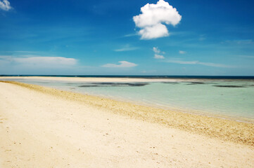沖縄の離島 美しく透明度の高い海