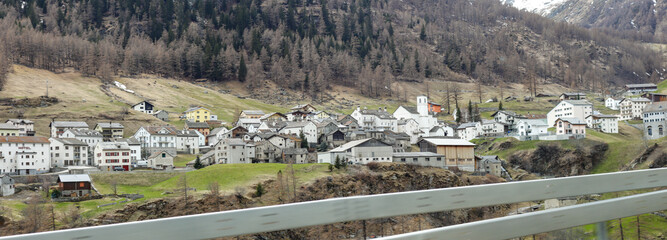 Obraz premium Vue de Simplon-village depuis la route du col du Simplon