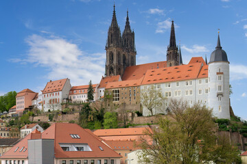Obraz premium Albrechtsburg castle and the Gothic Cathedral dominating the city center, Meissen, Saxony, Germany