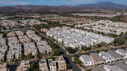 Fototapeta premium Irvine, California, USA - August 7, 2024: Afternoon light illuminates dense family homes in a neighborhood near downtown Irvine.