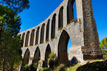 Obraz premium Portugal aqueduct in Tomar on a sunny autumn day