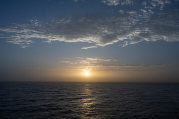 Sch&ouml;ner Sonnenaufgang vor der K&uuml;ste von La Palma - Santa Cruz