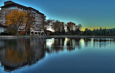 Fototapeta premium BUILDINGS BY THE WATER