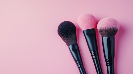 Investimento agricolo rappresentato da una mano che tiene una borsa con il simbolo del dollaro, campo sullo sfondo