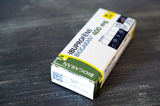 une boite de medicament generique ibuprofene des laboratoire biogaran