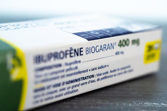 une boite de medicament generique ibuprofene des laboratoire biogaran