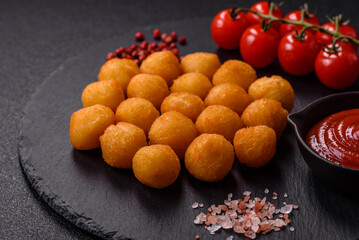 Cheese or potato balls breaded with salt, spices and herbs