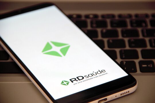 RD Sa&uacute;de - Drogas Raia - RD Sa&uacute;de (RD ou Raia Drogasil) &eacute; uma empresa brasileira do setor varejista farmac&ecirc;utico criada em 2011 ap&oacute;s a fus&atilde;o da Drogasil S.A. com a Raia S.A.