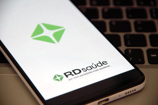 RD Sa&uacute;de - Drogas Raia - RD Sa&uacute;de (RD ou Raia Drogasil) &eacute; uma empresa brasileira do setor varejista farmac&ecirc;utico criada em 2011 ap&oacute;s a fus&atilde;o da Drogasil S.A. com a Raia S.A.