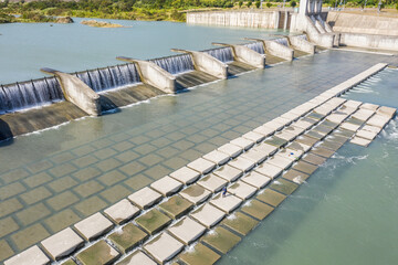 small dam in the daytime
