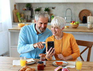 woman man senior couple home mobile phone phone retirement communication breakfast wife husband elderly together texting smartphone using modern message two internet online