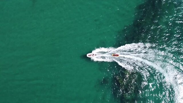 Persiguiendo lanchas en las Costas de la Guaira en Playa Caribe de Chuspa en Venezuela