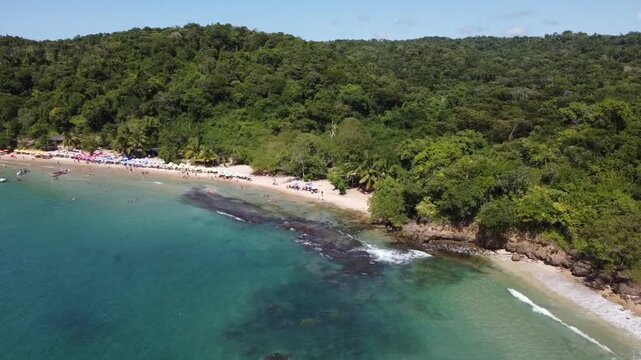 Im&aacute;genes del Dron de la hermosa Playa Caribe en la Guaira