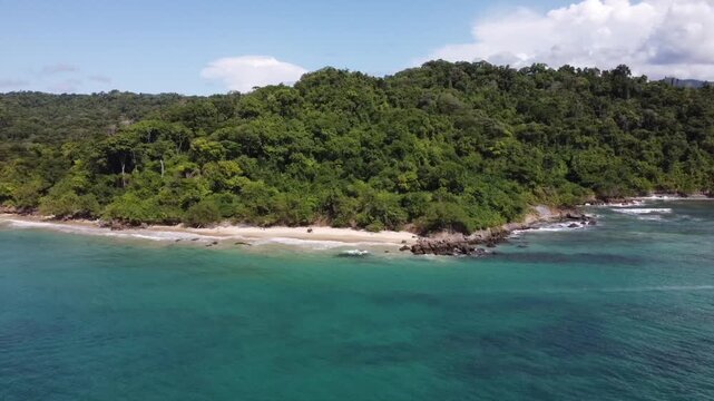 Paisajes de la Costas de la Guaira en Playa Caribe de Chuspa.