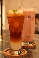 Lychee tea is a delightful beverage that combines the aromatic and sweet flavor of lychee fruit with tea, usually black or green tea. It’s popular in many Asian countries, particularly in China|荔枝茶