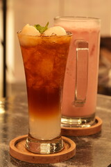 Lychee tea is a delightful beverage that combines the aromatic and sweet flavor of lychee fruit with tea, usually black or green tea. It’s popular in many Asian countries, particularly in China|荔枝茶