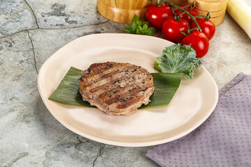 Grilled tuna medallion in the plate