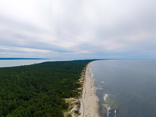 Morze Bałtyckie, Mierzeja Wiślana. Widok z lotu ptaka na plaże, morze i wydmy. © hunter76