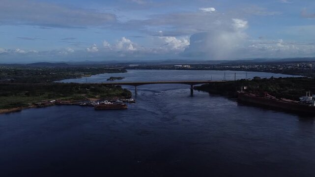 El tercer puente sobre el R&iacute;o Orinoco en Ciudad Guayana es el Puente Mercosur.  
