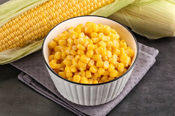 Canned sweet young corn grain