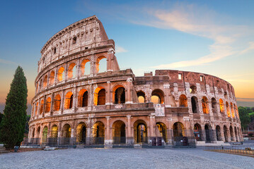 Obraz premium Roman Coliseum at sunset, exclusive view, no people, Rome, Italy