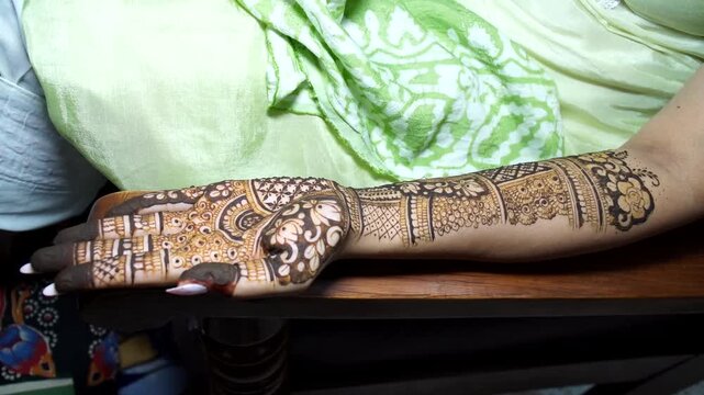 Mumbai, India 23rd July 2024: Close-up shots of an Indian bride getting henna also known as Mehendi or mehndi done. Henna pattern. Traditional Rasam or rivaz of done with henna mehandi