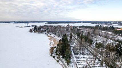 Obraz premium drone aerial view over Helsinki sea line in winter time - beach and marina covered with snow