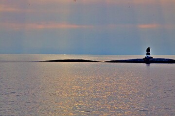 Norwegische Küstenlinie mit leuchtturm