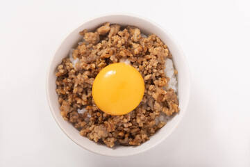 豚そぼろご飯　卵黄のせ