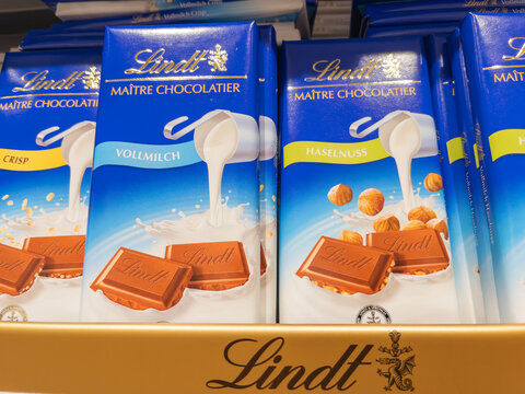 Lindt Chocolate Assortment: Milk,Hazelnut,and Crisp Bars