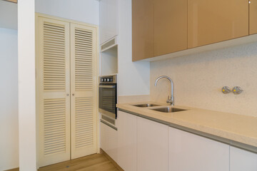 Lavadero  y horno de cocina de lujo 