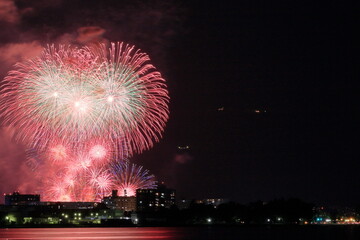 琵琶湖の花火大会の風景
