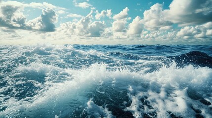 Obraz premium Powerful foamy sea waves rolling and splashing over water surface against cloudy blue sky