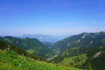 Blick auf die wundervolle Bergwelt in Malbun in Liechtenstein im Sommer