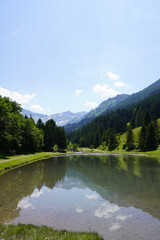 Blick auf den Gänglesee in Steg in Liechtenstein im Sommer